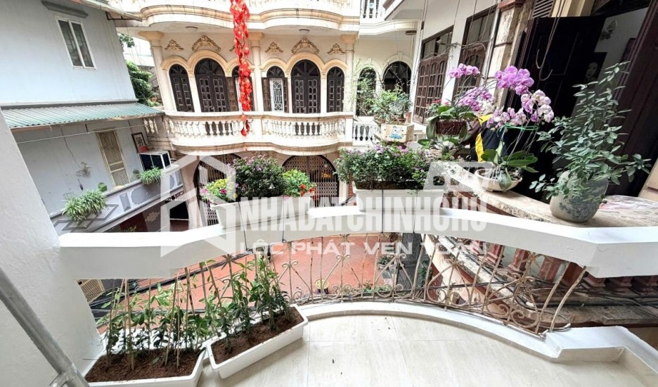 lò đúc - trung tâm hai bà trưng - gần 9đ sở hữu ngay 30 m2 x 4 tầng - mặt tiền siêu hiếm 5,6 m