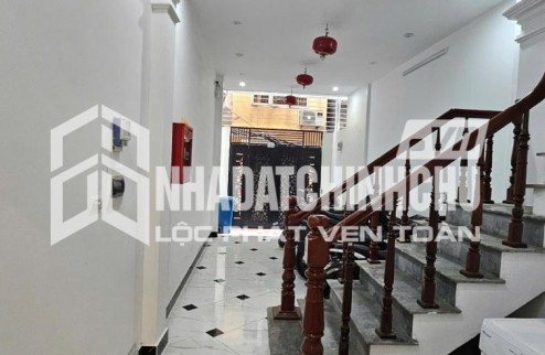 (Siêu Phẩm). Nhà đẹp lô góc 2 mặt ô tô tránh - 54m2 x 4T ngõ 59 Hoàng Cầu - 15,3 tỷ - Tin thật 100%