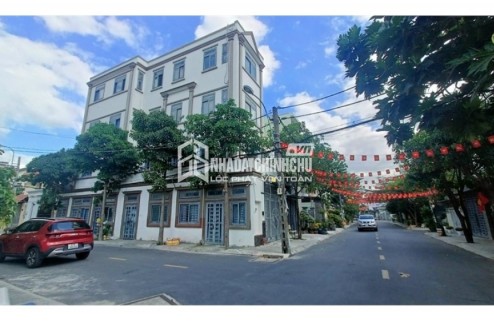 Nhà 5.6x20m, 4 tầng, Hai mặt tiền 12m,  Khu Biệt Thự Dương Quãng Hàm, P6, Gò Vấp