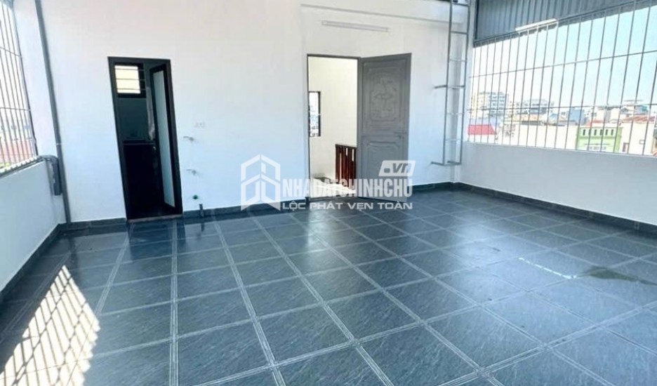 Nhà mặt đường chân đê Ngọc Thụy, Bắc Biên oto tránh KD 95m 5 tầng, mặt tiền: 4.5m 12 tỷ 9