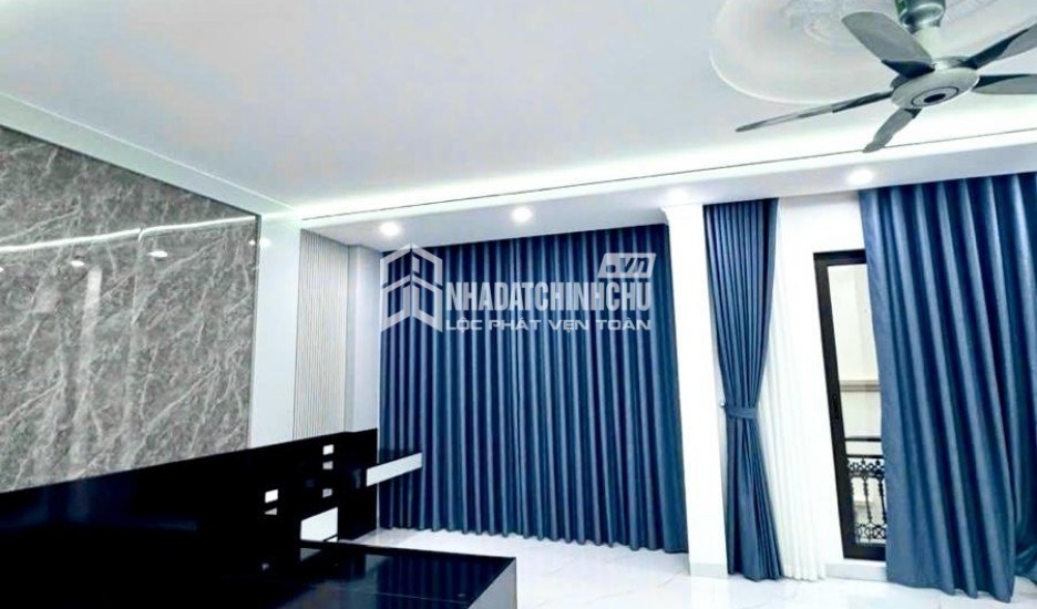 Nhà mặt đường chân đê Ngọc Thụy, Bắc Biên oto tránh KD 95m 5 tầng, mặt tiền: 4.5m 12 tỷ 9