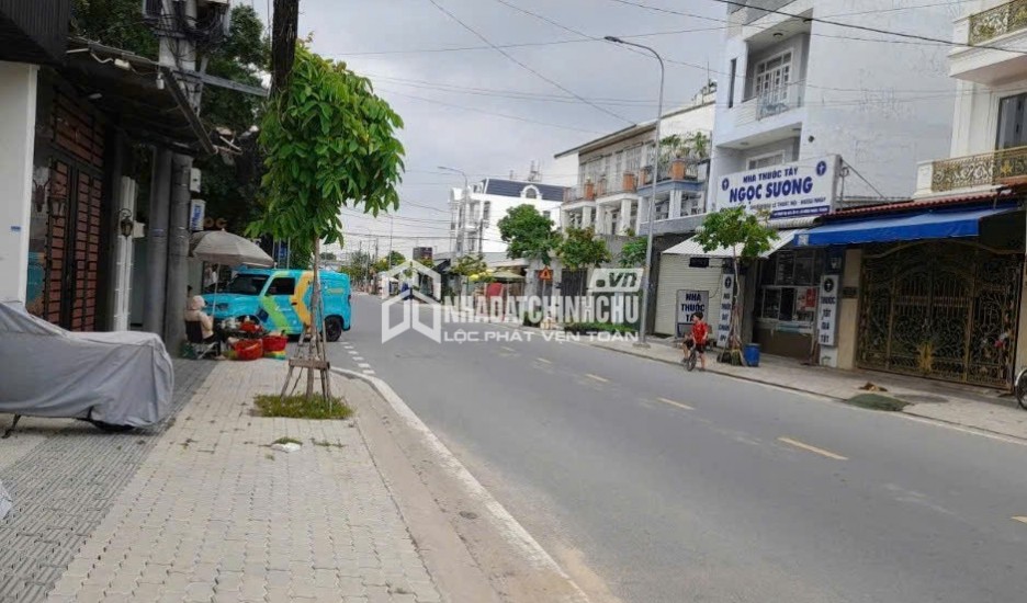 BÁN NHÀ CẤP 4 HOÀN CÔNG - FULL THỔ CƯ - SỔ HỒNG RIÊNG - HẺM CÀ PHÊ GÓC PHỐ, HÓC MÔN