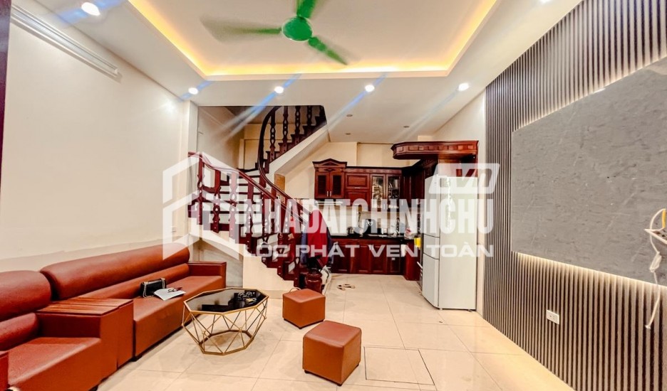 BÁN GẤP NHÀ Thịnh Liệt Q. Hoàng Mai. DT 44m 4 Tầng. Ô tô, nở hậu. Chỉ 4.650 Tỷ.