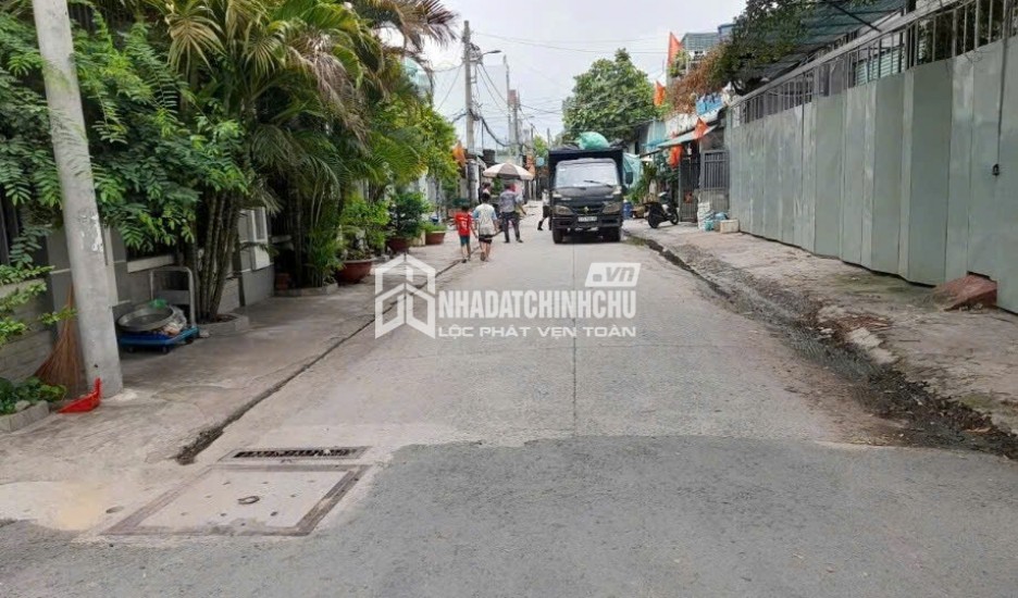 BÁN NHÀ CẤP 4 HOÀN CÔNG - FULL THỔ CƯ - SỔ HỒNG RIÊNG - HẺM CÀ PHÊ GÓC PHỐ, HÓC MÔN