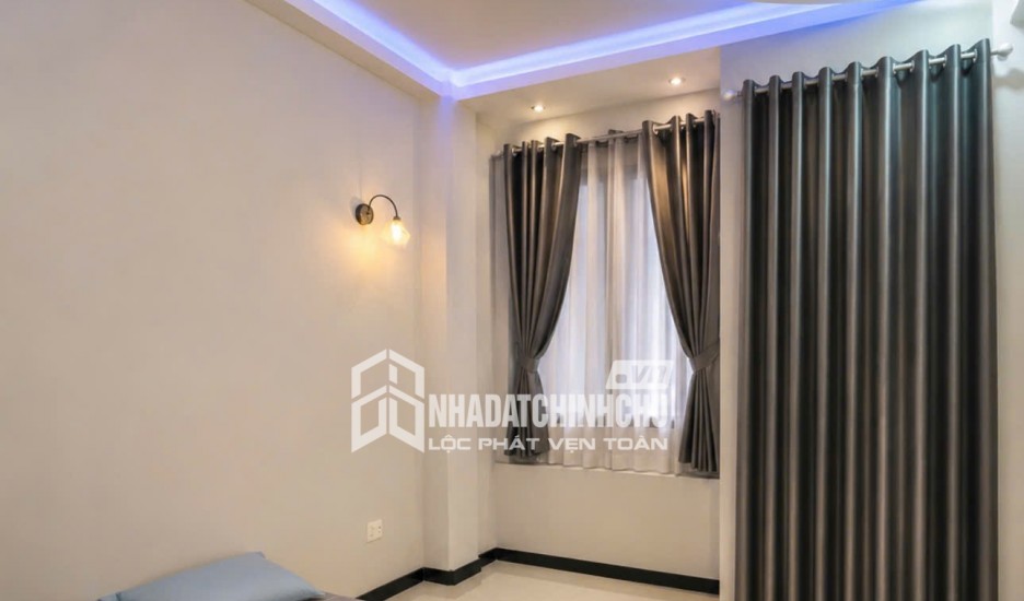Bán lỗ 19,5 tỉ tòa nhà 7 tầng Vip đường Lê Thánh Tông trung tâm phố cổ Hạ Long