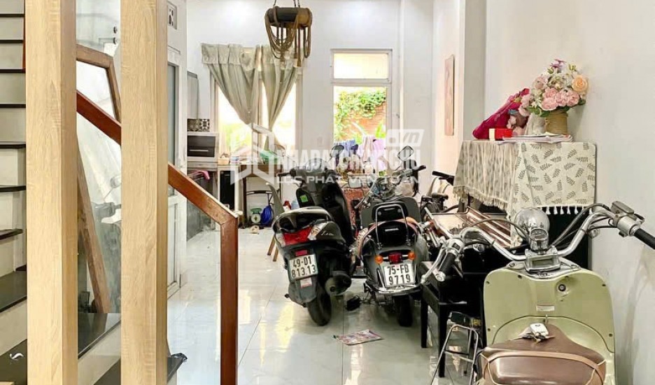 Bán nhà Đẹp Thủ Đức 3 Tầng Giá chỉ nhỉnh 6 Tỷ
