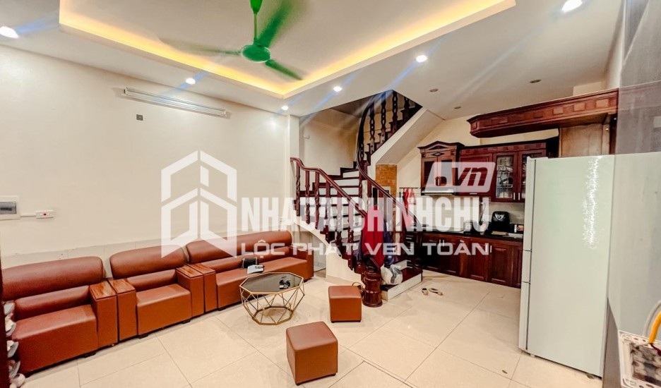 BÁN GẤP NHÀ Thịnh Liệt Q. Hoàng Mai. DT 44m 4 Tầng. Ô tô, nở hậu. Chỉ 4.650 Tỷ.