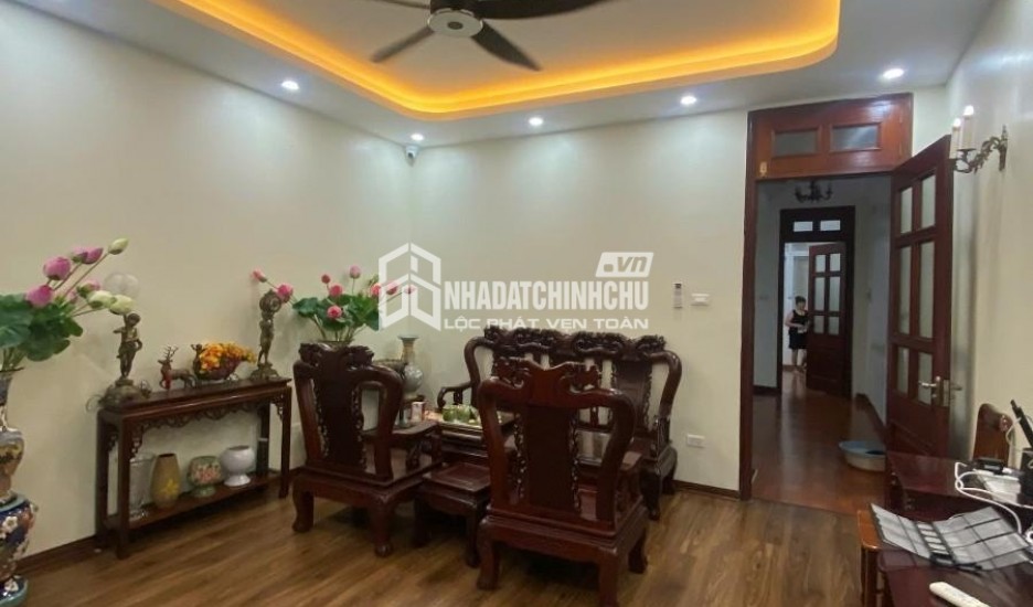 (Siêu Phẩm). Nhà đẹp lô góc 2 mặt ô tô tránh - 54m2 x 4T ngõ 59 Hoàng Cầu - 15,3 tỷ - Tin thật 100%