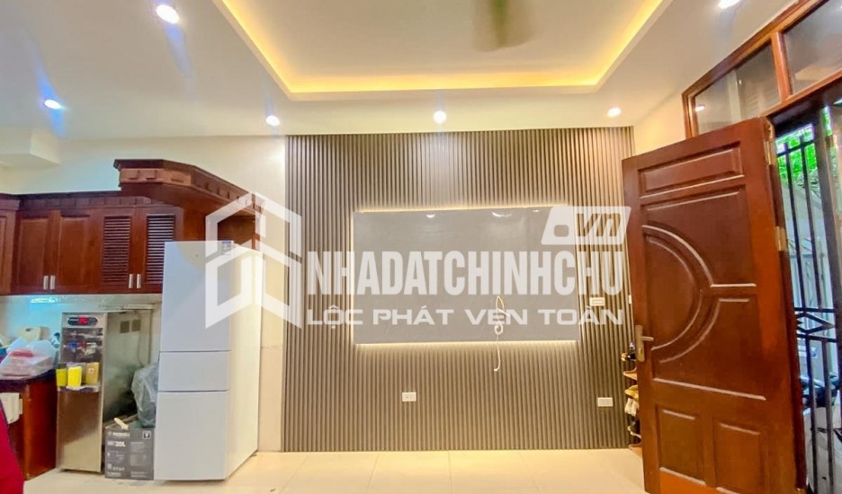 BÁN GẤP NHÀ Thịnh Liệt Q. Hoàng Mai. DT 44m 4 Tầng. Ô tô, nở hậu. Chỉ 4.650 Tỷ.