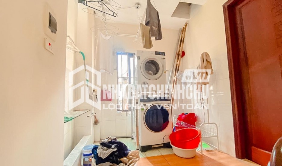BÁN GẤP NHÀ Thịnh Liệt Q. Hoàng Mai. DT 44m 4 Tầng. Ô tô, nở hậu. Chỉ 4.650 Tỷ.