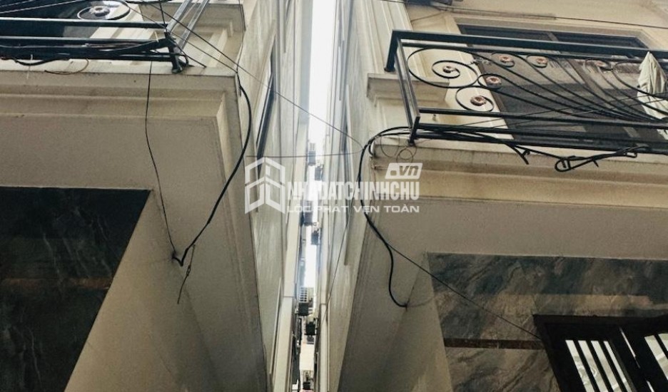NHÀ ĐẸP Ở NGAY PHỐ LẠC LONG QUÂN, 2 THOÁNG, NỘI THẤT XỊN, DÂN TRÍ CAO, 5 TẦNG, 38M2, 7.4 TỶ