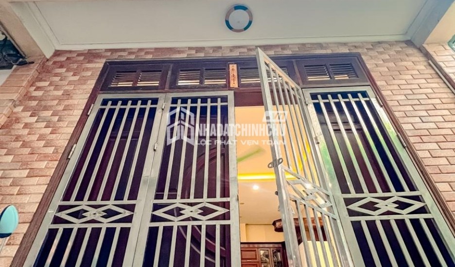 BÁN GẤP NHÀ Thịnh Liệt Q. Hoàng Mai. DT 44m 4 Tầng. Ô tô, nở hậu. Chỉ 4.650 Tỷ.