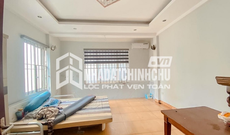 BÁN GẤP NHÀ Thịnh Liệt Q. Hoàng Mai. DT 44m 4 Tầng. Ô tô, nở hậu. Chỉ 4.650 Tỷ.