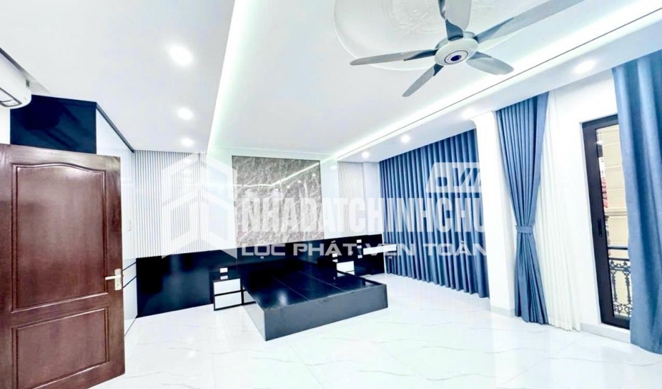 Nhà mặt đường chân đê Ngọc Thụy, Bắc Biên oto tránh KD 95m 5 tầng, mặt tiền: 4.5m 12 tỷ 9