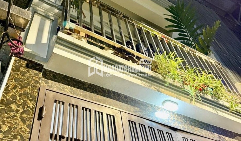 Tân Phú: 4 tầng 50m2 , ô tô vào nhà - sát MT Lê Thúc Hoạch, nhỉnh 7 tỷ.