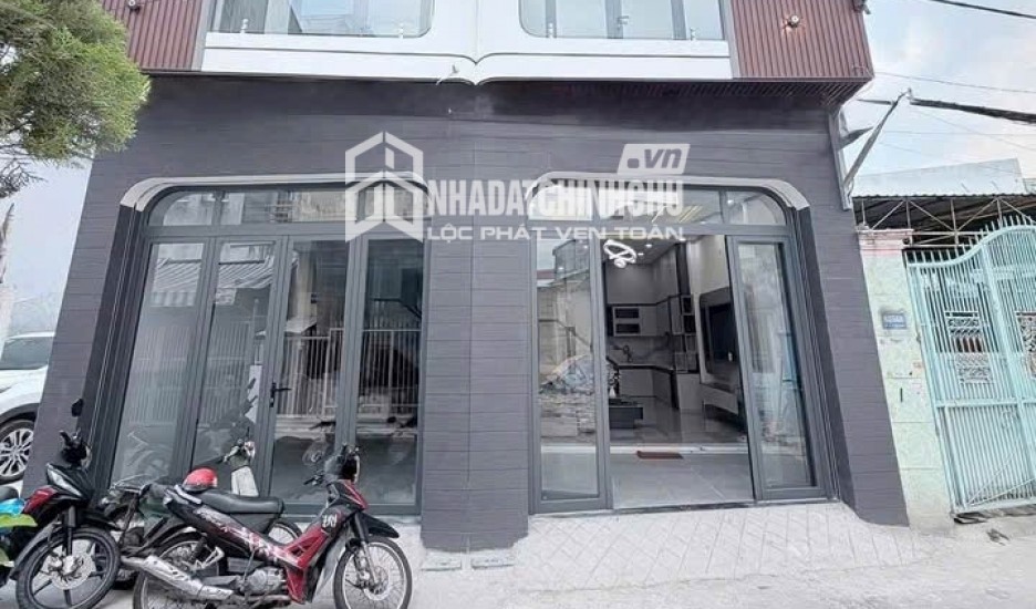 Cách Big C Tân Phong 10 phút, cách trục đường huyết mạch Đồng Khởi chỉ 1km.