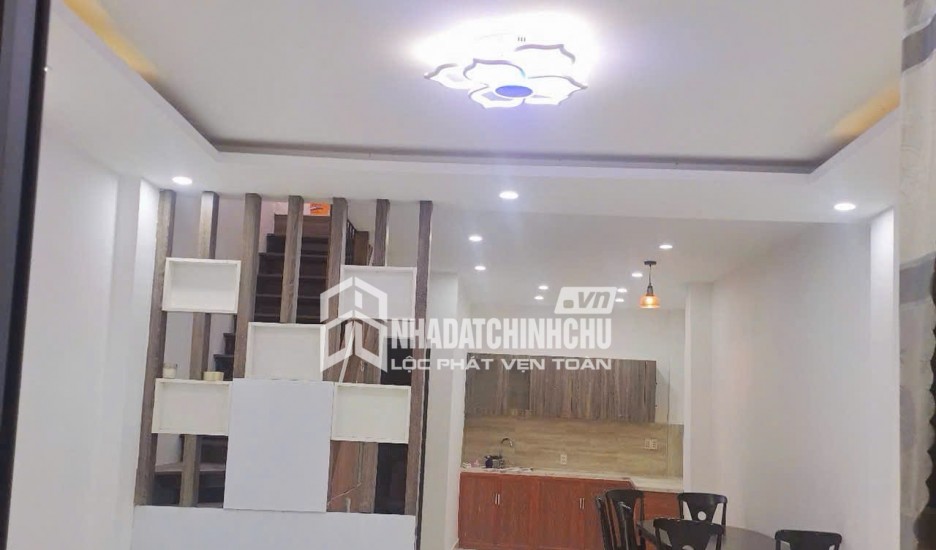 Nhà phố ngay chợ Tam Bình – 60m2  –  Hơn 4 tỷ – Đường ôtô thông các hướng – Ôtô đậu trước nhà