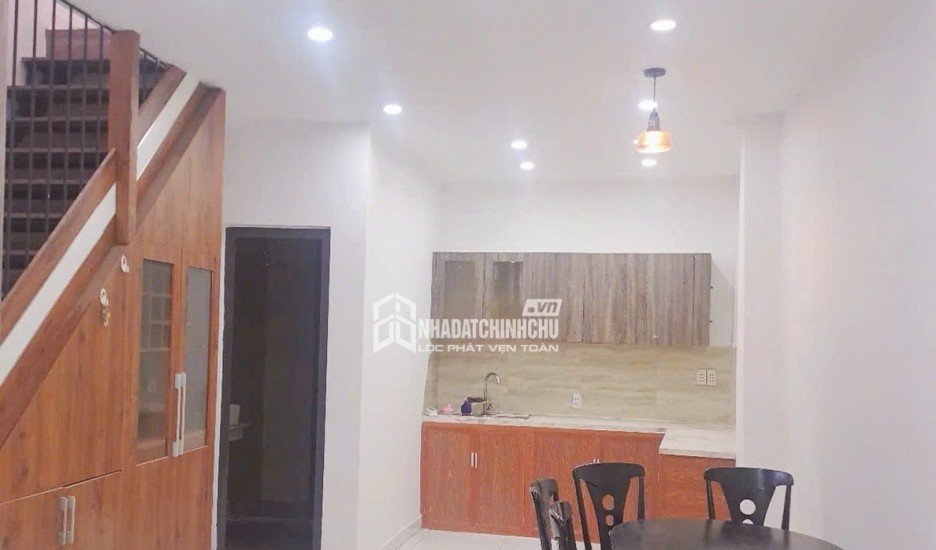 Nhà phố ngay chợ Tam Bình – 60m2  –  Hơn 4 tỷ – Đường ôtô thông các hướng – Ôtô đậu trước nhà