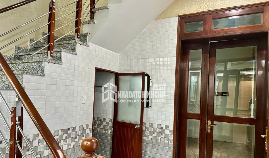 Bán nhà riêng tại 18/133 Chùa Hàng, 4,35 tỷ, 50m2, 3PN, 2WC, hướng Tây