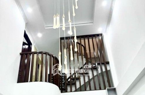 Nhà mặt đường chân đê Ngọc Thụy, Bắc Biên oto tránh KD 95m 5 tầng, mặt tiền: 4.5m 12 tỷ 9