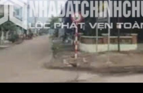 BÁN NHÀ CẤP 4 HOÀN CÔNG - FULL THỔ CƯ - SỔ HỒNG RIÊNG - HẺM CÀ PHÊ GÓC PHỐ, HÓC MÔN