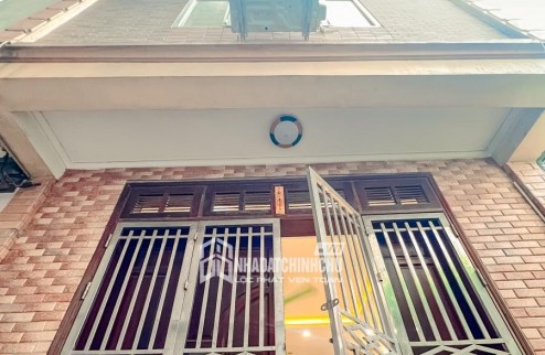 BÁN GẤP NHÀ Thịnh Liệt Q. Hoàng Mai. DT 44m 4 Tầng. Ô tô, nở hậu. Chỉ 4.650 Tỷ.