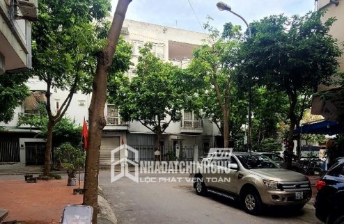 Tân Phú: 4 tầng 50m2 , ô tô vào nhà - sát MT Lê Thúc Hoạch, nhỉnh 7 tỷ.
