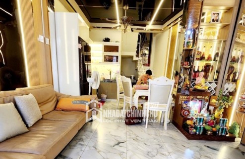 CHỈ GẦN 5 TỶ CÓ NGAY NHÀ ĐẸP SIÊU PHẨM TÂN BÌNH - NGAY NI SƯ HUỲNH LIÊN & TRẦN VĂN QUANG - 3 PHÒNG NGỦ & 3 WC - 3 TẦNG - CHỦ TẶNG FULL NỘI THẤT XỊN -