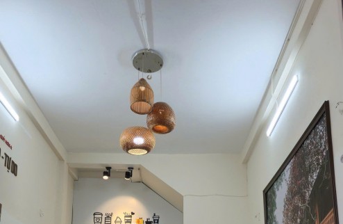 CHO THUÊ MẶT BẰNG KINH DOANH TẦNG 1 RIÊNG BIỆT , MẶT HỒ THOÁNG MÁT TẠI ĐỐNG ĐA , HÀ NỘI