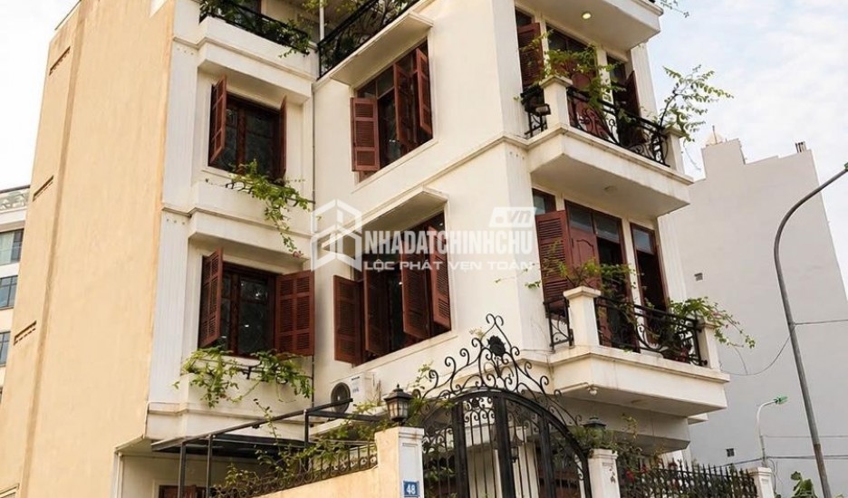 BÁN NHÀ BỒ ĐỀ 92M2, 4 TẦNG DÂN XÂY Ở NGAY, GẦN MẶT ĐƯỜNG, CÓ SÂN RỘNG.