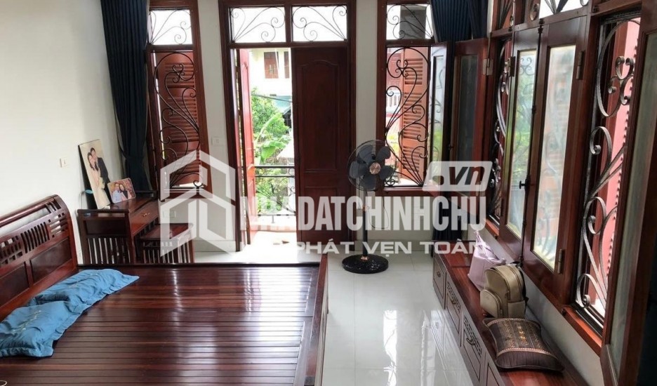 BÁN NHÀ BỒ ĐỀ 92M2, 4 TẦNG DÂN XÂY Ở NGAY, GẦN MẶT ĐƯỜNG, CÓ SÂN RỘNG.