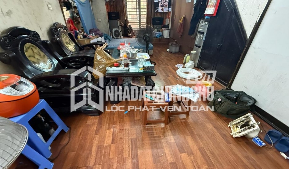 Duy nhất 1 căn nhà 3 tầng thành phố đường ô tô tận nơi. Gần Chợ. Chỉ 1,x Tỷ