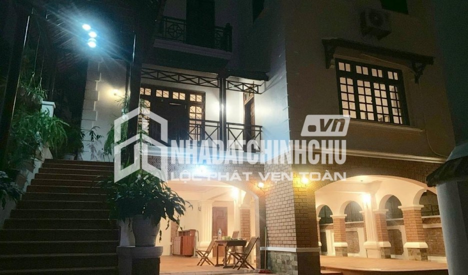 Cho Thuê nhà vườn kiệt oto Lê Ngô Cát Thuỷ Xuân Tp Huế. dt đất 400m
