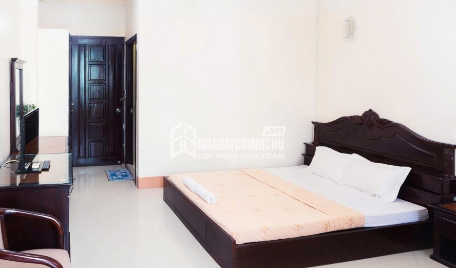 Cần bán khách sạn 3 sao 32 phòng giá tốt ngay biển Hà Tiên view mặt biển, đang KD tốt