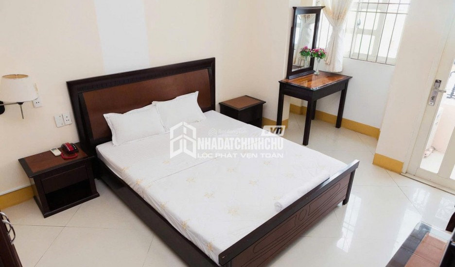 Cần bán khách sạn 3 sao 32 phòng giá tốt ngay biển Hà Tiên view mặt biển, đang KD tốt