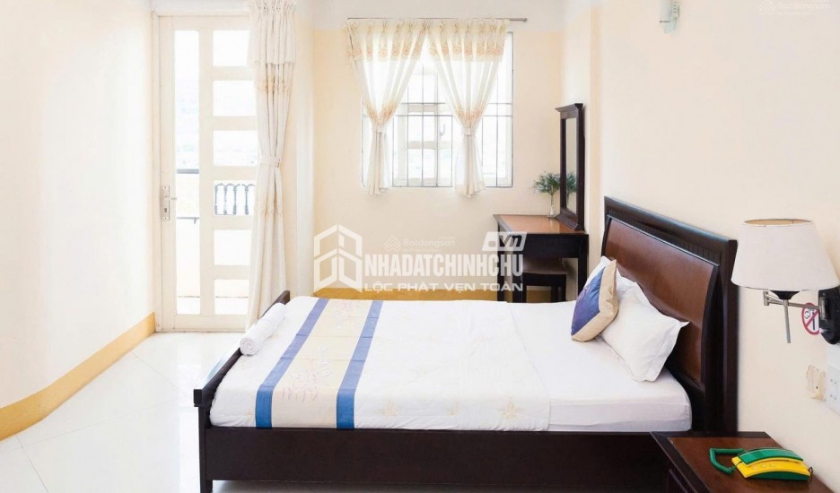 Cần bán khách sạn 3 sao 32 phòng giá tốt ngay biển Hà Tiên view mặt biển, đang KD tốt