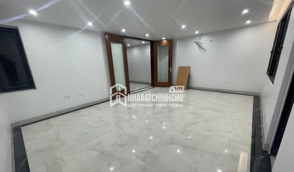 CHO THUÊ NHÀ RIÊNG LÀM VĂN PHÒNG TẠI PHÚ DIỄN – KHÔNG GIAN RỘNG, Ô TÔ ĐỖ CỬA