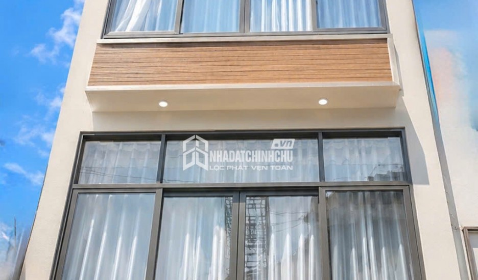 Cần bán gấp căn nhà mặt đường Lê Thánh Tông- Hạ Long.