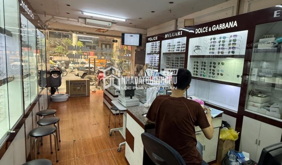 Cho Thuê nhà MP Hoàng Quốc Việt, Cầu Giấy, 161m- 6T- MT 10m- Thông sàn- Giá 250tr