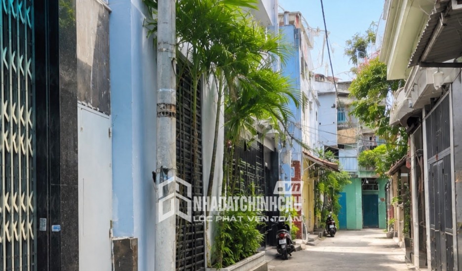 Bán nhà mặt phố ngay Bảo Tàng, Cung Cá Heo Hạ Long, 5 tầng 5 PN 5WC giá tốt 8** có thương lượng