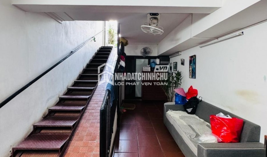 Cho thuê nhà ngõ Kinh doanh - Ô tô đỗ Phố Chùa Láng, Đống Đa 65m2, 5 tầng, MT 4.4m, giá 32 tr