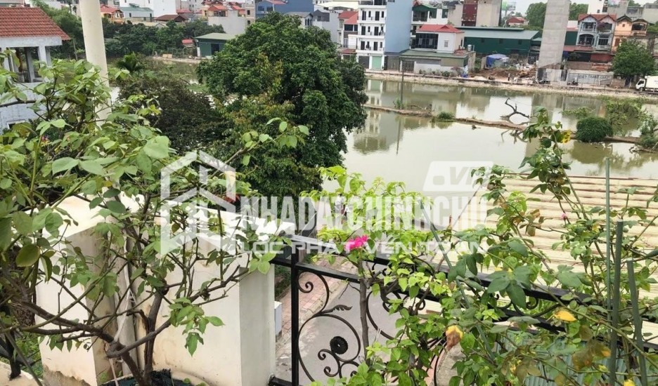 BÁN NHÀ BỒ ĐỀ 92M2, 4 TẦNG DÂN XÂY Ở NGAY, GẦN MẶT ĐƯỜNG, CÓ SÂN RỘNG.