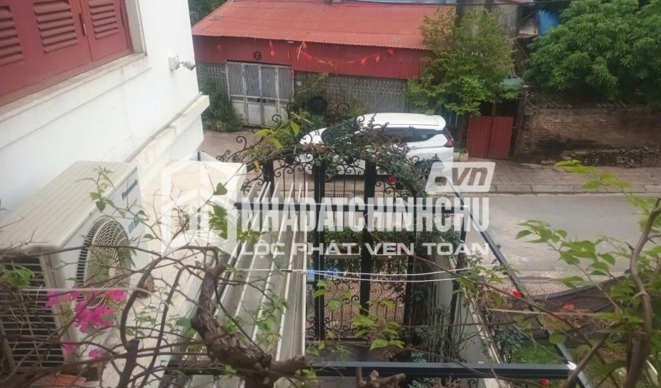 BÁN NHÀ BỒ ĐỀ 92M2, 4 TẦNG DÂN XÂY Ở NGAY, GẦN MẶT ĐƯỜNG, CÓ SÂN RỘNG.