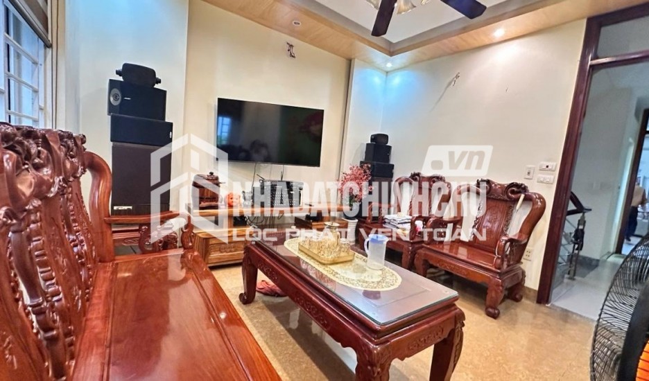 Cho thuê nhà riêng nguyên căn ngõ oto Hoàng Quốc Việt- Cầu Giấy DT 50 m2 - 4 tầng - Giá 25 Triệu