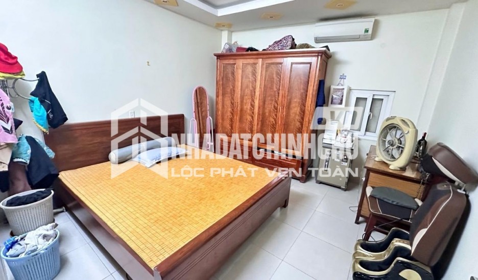 Cho thuê nhà riêng nguyên căn ngõ oto Hoàng Quốc Việt- Cầu Giấy DT 50 m2 - 4 tầng - Giá 25 Triệu