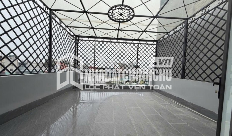 BÁN NHÀ BỒ ĐỀ 5 TẦNG, Ở NGAY , GẦN Ô TÔ, GẦN HỒ BỒ ĐỀ, CÓ BÃI GỬI XE Ô TÔ GẦN NHÀ