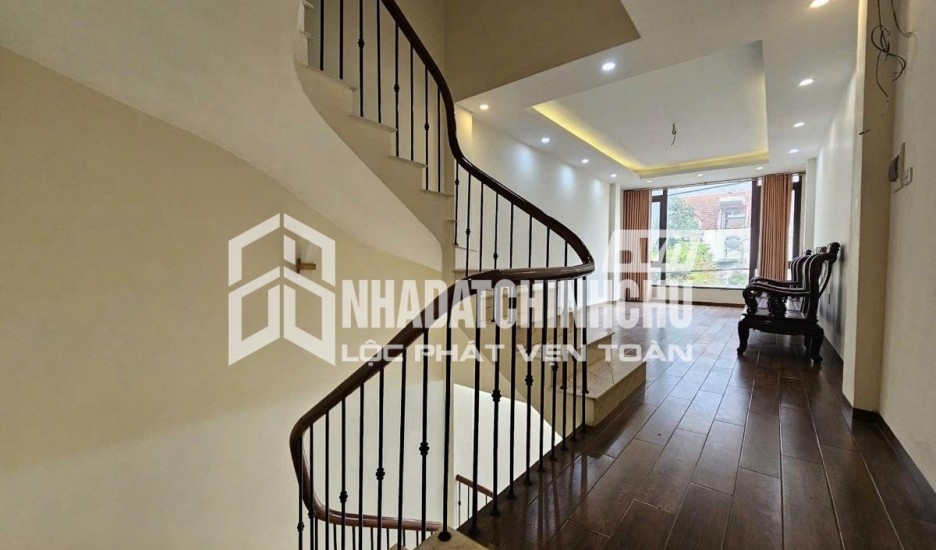 BÁN NHÀ PHỐ TRẠM 37M2, 5 TẦNG DÂN XÂY Ở NGAY, GẦN AEON MALL LONG BIÊN, NGÕ RỘNG THOÁNG