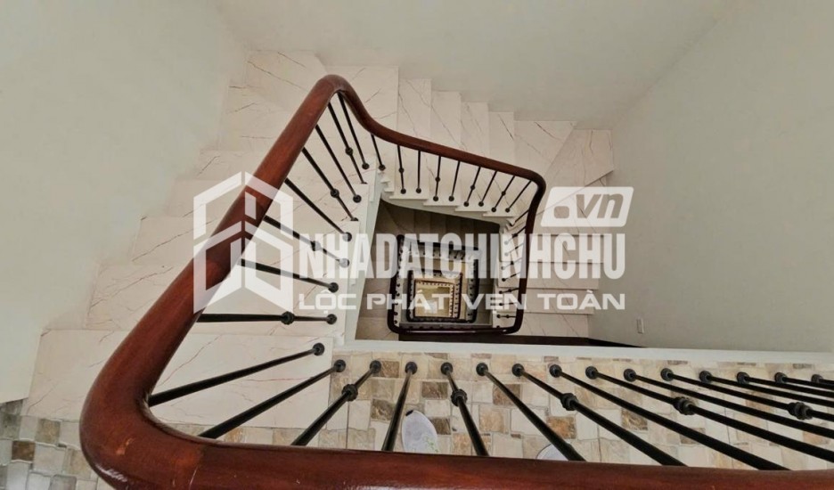 BÁN NHÀ PHỐ TRẠM 37M2, 5 TẦNG DÂN XÂY Ở NGAY, GẦN AEON MALL LONG BIÊN, NGÕ RỘNG THOÁNG