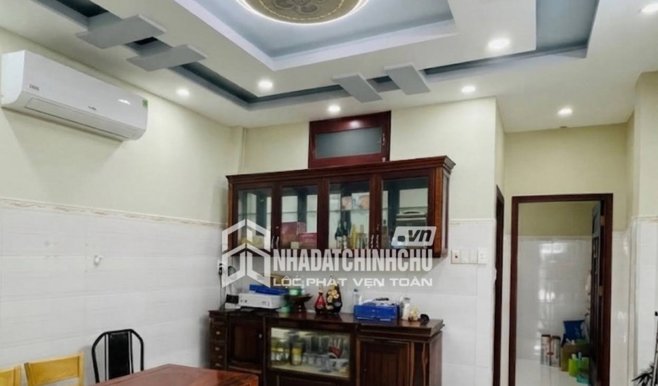Bán nhà mặt phố ngay Bảo Tàng, Cung Cá Heo Hạ Long, 5 tầng 5 PN 5WC giá tốt 8** có thương lượng