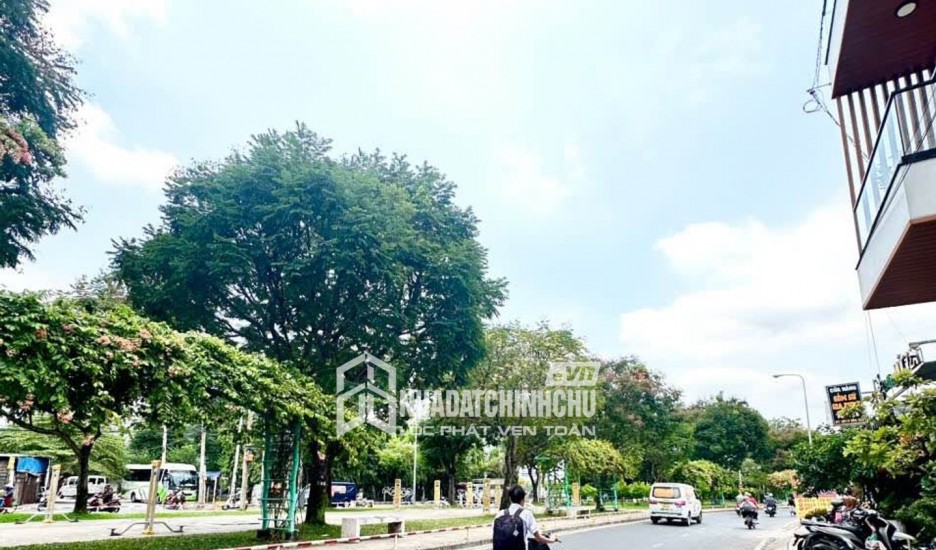 NHÀ TO NHÀ BÉ MIỄN ĐẸP LÀ ĐƯỢC2P QUA TÂN PHÚ,2 TẦNG,2PN,TẶNG NỘI THẤT. GIÁ NHỈNH 5 TỶ